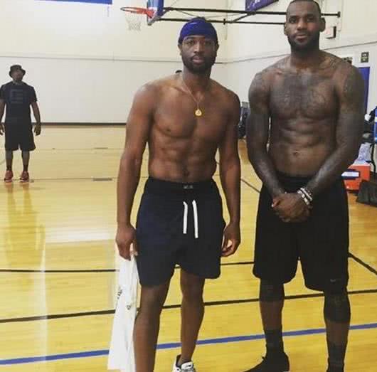 在全场球迷 在全场球迷